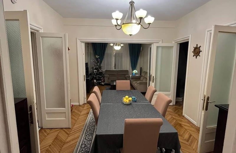 Rent of a comfortable 5-room apartment, 118 m², Old Center, Constanța, Romania